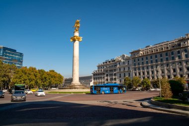 Tiflis, Gürcistan - 24 Ekim 2020: Tiflis 'in merkezinde Özgürlük Meydanı, seyahat