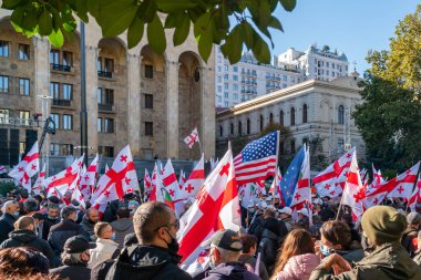 Tiflis, Gürcistan - 08 Kasım 2020: Rustaveli Bulvarı, Tiflis 'te Bidzina Ivanishzhili' ye karşı protesto gösterisi