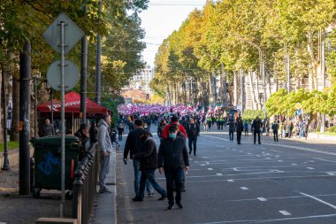 Tiflis, Gürcistan - 08 Kasım 2020: Rustaveli Bulvarı, Tiflis 'te Bidzina Ivanishzhili' ye karşı protesto gösterisi