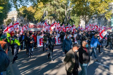 Tiflis, Gürcistan - 08 Kasım 2020: Rustaveli Bulvarı, Tiflis 'te Bidzina Ivanishzhili' ye karşı protesto gösterisi