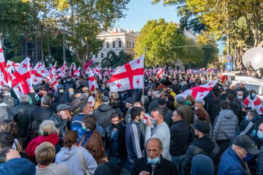 Tiflis, Gürcistan - 08 Kasım 2020: Rustaveli Bulvarı, Tiflis 'te Bidzina Ivanishzhili' ye karşı protesto gösterisi