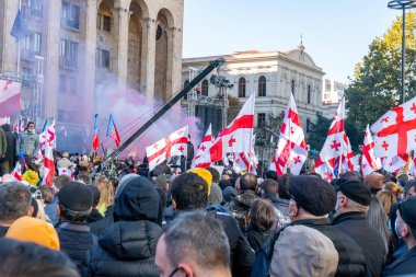 Tiflis, Gürcistan - 08 Kasım 2020: Rustaveli Bulvarı, Tiflis 'te Bidzina Ivanishzhili' ye karşı protesto gösterisi