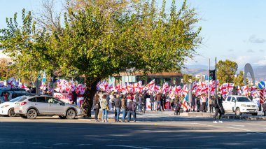 Tiflis, Gürcistan - 08 Kasım 2020: Rustaveli Bulvarı, Tiflis 'te Bidzina Ivanishzhili' ye karşı protesto gösterisi