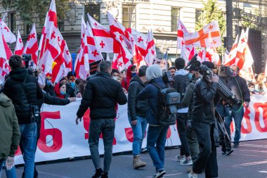 Tiflis, Gürcistan - 08 Kasım 2020: Rustaveli Bulvarı, Tiflis 'te Bidzina Ivanishzhili' ye karşı protesto gösterisi