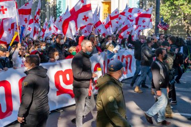 Tiflis, Gürcistan - 08 Kasım 2020: Rustaveli Bulvarı, Tiflis 'te Bidzina Ivanishzhili' ye karşı protesto gösterisi