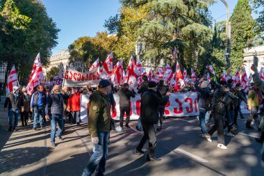 Tiflis, Gürcistan - 08 Kasım 2020: Rustaveli Bulvarı, Tiflis 'te Bidzina Ivanishzhili' ye karşı protesto gösterisi