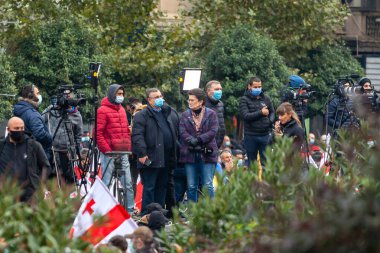 Tiflis, Gürcistan - 14 Kasım 2020: Gürcistan 'ın Rustaveli Bulvarı' nda Bidzina İvanişehili aleyhinde düzenlenen protesto