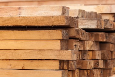 Tahta döşemeler, astarlar, inşaat için tahtalar.