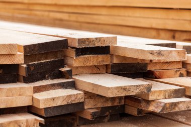 Tahta döşemeler, astarlar, inşaat için tahtalar.