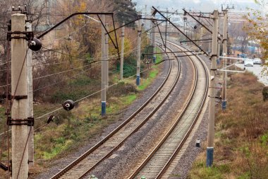 Demiryolu raylarının üst görüntüsü. Ulaşım