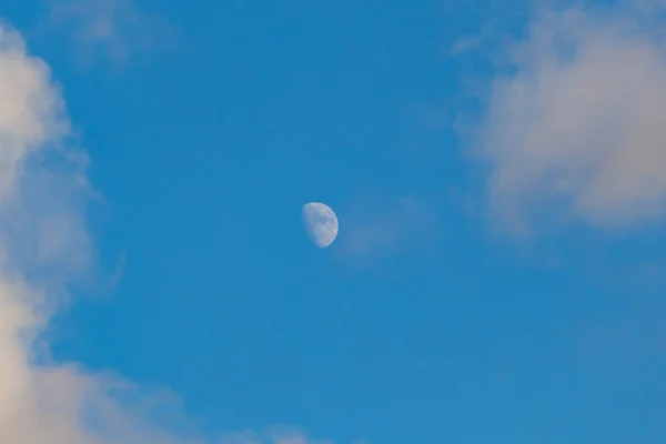 Молодий Місяць Блакитному Небі Півмісяць — стокове фото