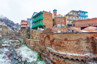 Tiflis 'in eski bir bölgesi olan karla kaplı terk edilmiş. Kış