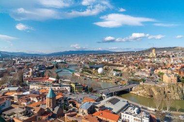 Tiflis, Gürcistan - 03 Nisan 2021: Tiflis 'in güzel manzarası, seyahat
