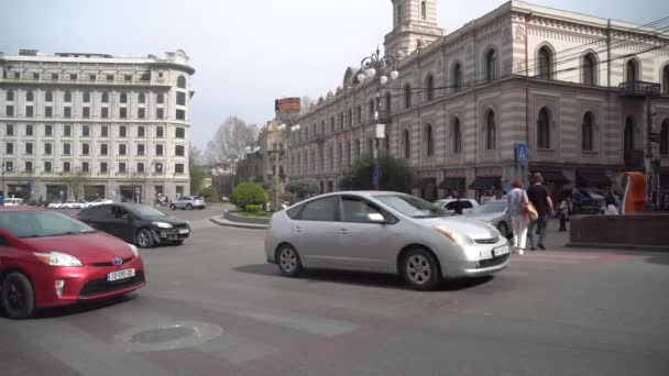 Tbilisi, Gruzie - 9. dubna 2021: Náměstí svobody v centru Tbilisi, Gruzie. — Stock video