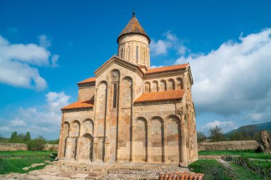 Samtavisi köyündeki eski ortodoks kilisesi. Georgia, mimarlık.