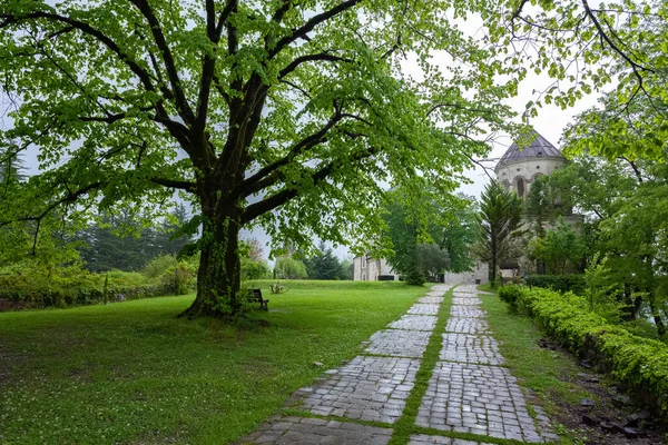 ジョージア州の古代マルトヴィリ修道院の美しい中庭 — ストック写真