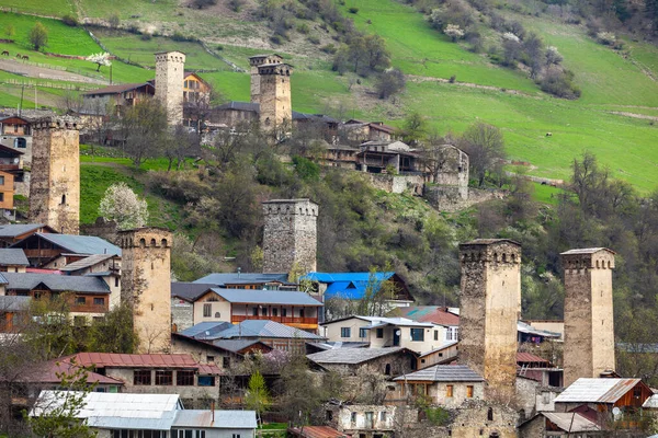 Torres Aldea Mestia Zona Svaneti Montañas Del Cáucaso Georgia Viajes —  Fotos de Stock