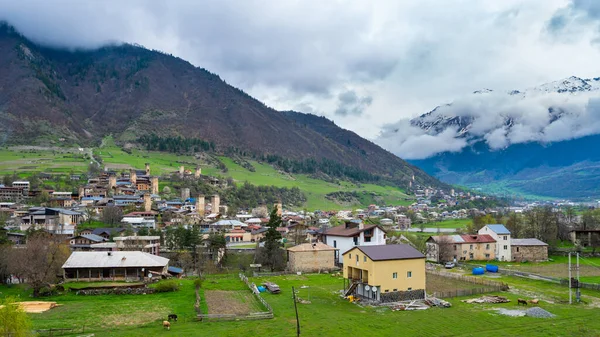 หอคอยของหม านเมสเต ยในพ Svaneti เขา Caucasus ในจอร องเท — ภาพถ่ายสต็อก