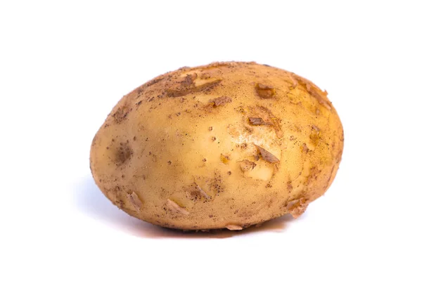 Čerstvé špinavé brambory izolované na bílém pozadí, zelenina — Stock fotografie