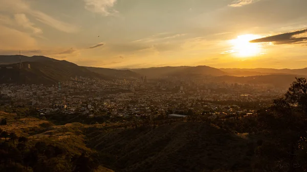 Hermosa Vista Tiflis Atardecer Capital Georgia Paisaje Urbano —  Fotos de Stock