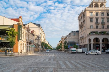 Tiflis, Gürcistan - 01 Ağustos 2021: Agmashenebeli Bulvarı tarihi Tiflis şehrinin ana caddelerinden biridir.