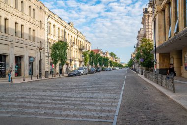 Tiflis, Gürcistan - 01 Ağustos 2021: Agmashenebeli Bulvarı tarihi Tiflis şehrinin ana caddelerinden biridir.