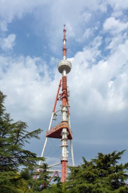 Mtatsminda Dağı 'ndaki Tiflis TV Yayın Kulesi