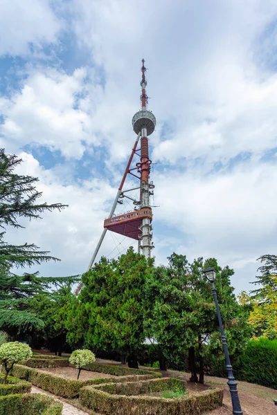Tbilisi TV Broadcasting Tower na hoře mtatsminda — Stock fotografie