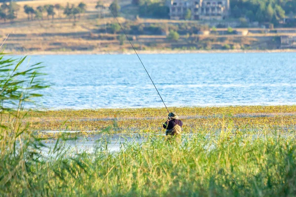 Pescador Captura Peces Mar Tiflis Embalse Tiflis Paisaje —  Fotos de Stock