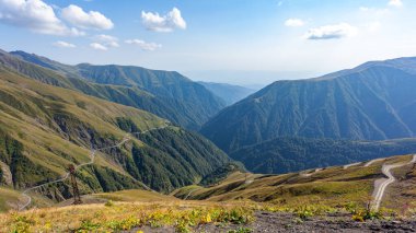 Tusheti 'deki Abano Gorge' un güzel manzarası, Gürcistan ve Avrupa 'daki tehlikeli dağ yolu. Peyzaj