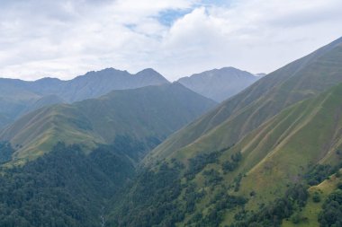 Tusheti 'deki Abano Gorge' un güzel manzarası, Gürcistan ve Avrupa 'daki tehlikeli dağ yolu. Peyzaj
