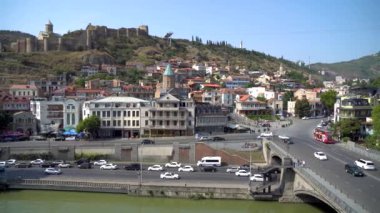 Tiflis, Gürcistan - 25 Ağustos 2021: Eski Tiflis, Abanotubani 'nin güzel manzarası. Seyahat
