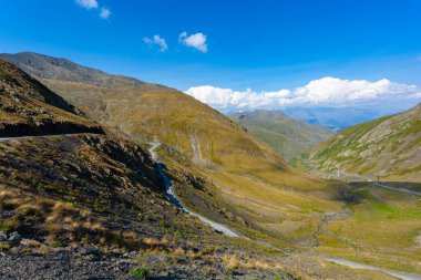 Tusheti 'deki Abano Gorge' un güzel manzarası, Gürcistan ve Avrupa 'daki tehlikeli dağ yolu. Peyzaj