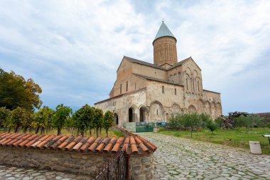 Tuşeti, Gürcistan - 23 Ağustos 2021: Alaetti Manastırı - Doğu Gürcistan 'ın Kakhetia bölgesindeki Gürcistan Doğu Ortodoks Manastırı