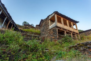 Antik Gürcü Köyü - Dartlo, Tusheti, Kakheti Bölgesi. Ulusal stilde taş evler ve kuleler