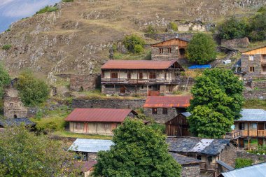 Yukarı Omalo köyü ve Keselo kalesi. Georgia 'ya git. Kafkaslar