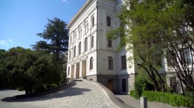 Tiflis Devlet Üniversitesi, 1918 'de kuruldu. Eğitim