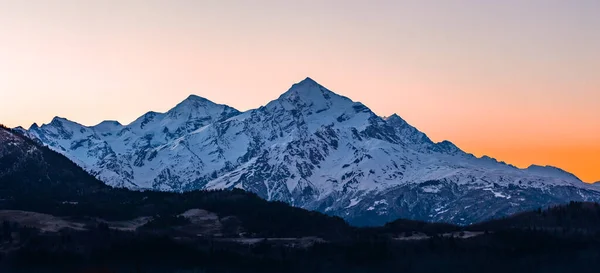 Tetnuldi Hegy Felső Szvaneti Nagy Kaukázusi Tartománya Fölé Emelkedik Georgia — Stock Fotó