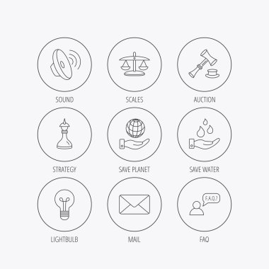 Strateji, açık artırma ve ölçekler adalet simgeler.