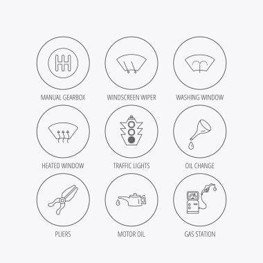 Motor yağı değiştirmek, trafik ışıkları ve pense.