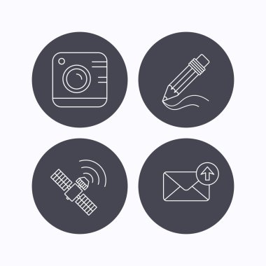 Simge uydu fotoğraf makinesi, posta ve gps.