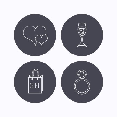 Aşk kalp, hediye çanta ve alyans simgeler.