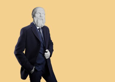 Modern sanat kolajı. Paltolu bir moda adamı. Sokrates 'in Alçı taşı başkanı.