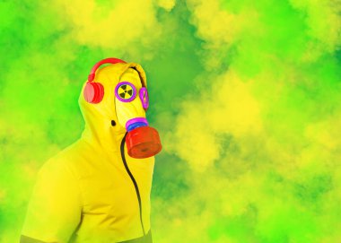 Gaz maskeli DJ Karışık Tekno Dubstep Parti Tarzı Mix. Sanat kavramı