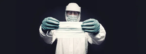 Läkare Bär Skydd Kostym För Att Bekämpa Covid Corona Virus — Stockfoto