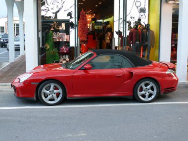 Kırmızı Cabrio Porsche 911 Turbo