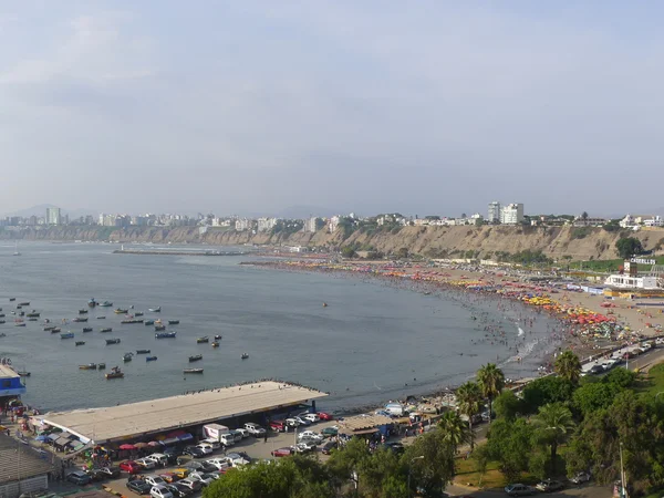 Vista aérea de parte de la bahía de Lima desde el distrito de Chorrillos — Foto de Stock