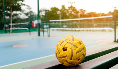 Sepak takraw topu court yakınındaki stand
