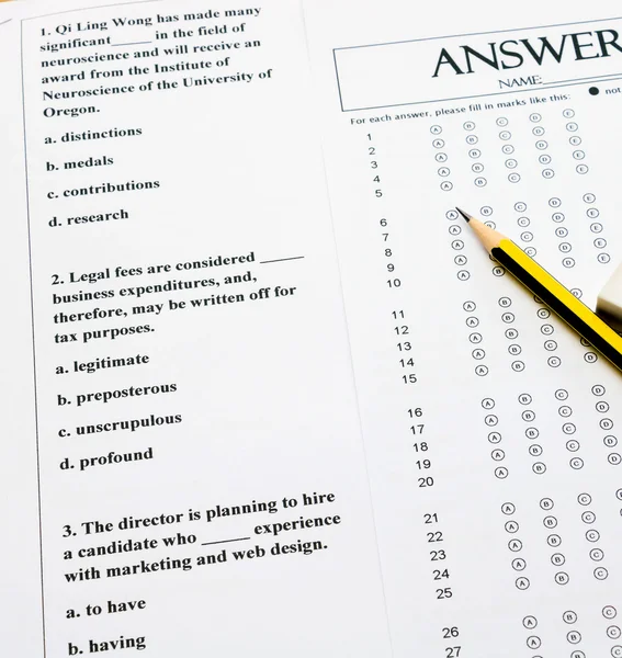 English question and answer sheet on table — Stock Photo, Image