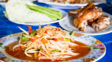 baharatlı papaya salatası masasında